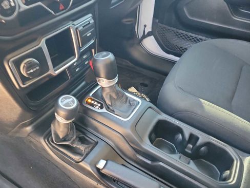 Used 2021 Jeep Wrangler Unlimited Sport image 17