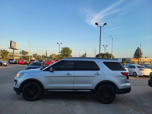 Used 2018 Ford Explorer XLT w/ Equipment Group 202A AWD/4WD image 4