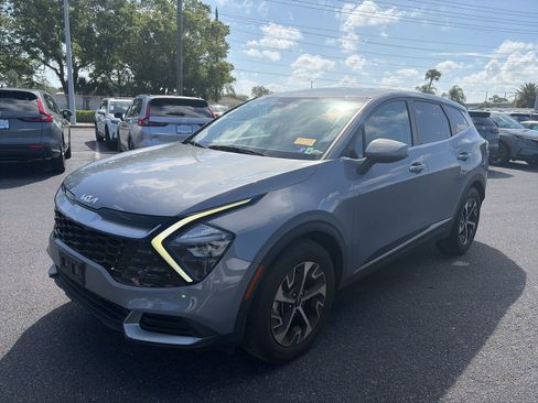 Used 2023 Kia Sportage EX image 3