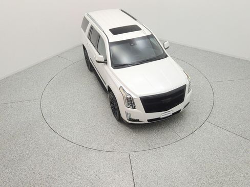 Used 2017 Cadillac Escalade Luxury RWD image 11