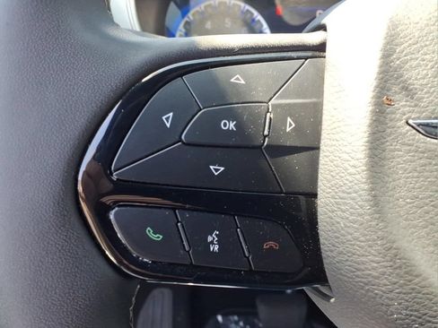 Used 2025 Chrysler Pacifica Limited FWD image 19