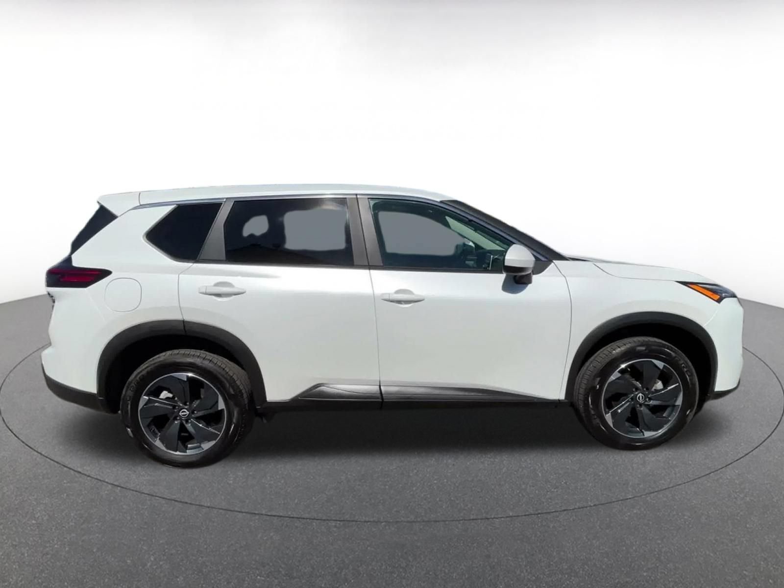Used 2024 Nissan Rogue SV AWD/4WD image 15
