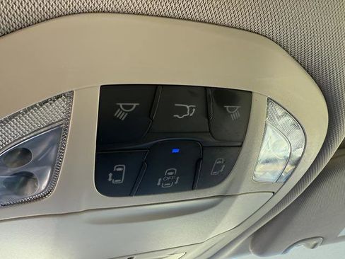 Used 2024 Chrysler Pacifica Touring-L FWD image 16