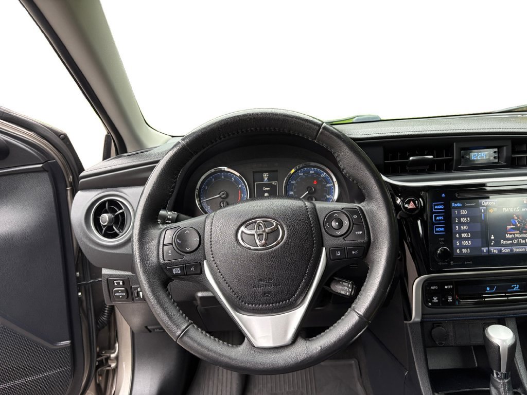 Used 2017 Toyota Corolla SE w/ SE Premium Package FWD image 13