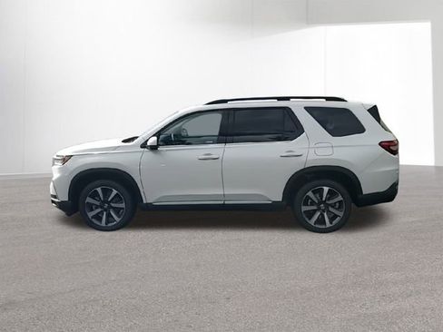New 2025 Honda Pilot Touring image 5