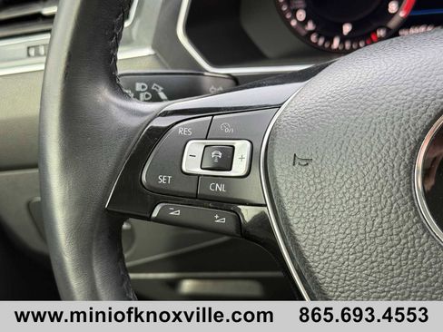 Used 2018 Volkswagen Tiguan SEL Premium image 17