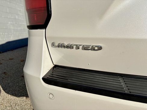 Used 2018 Ford Expedition Max Limited image 36