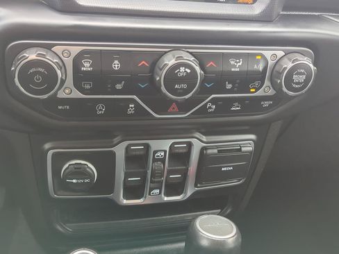 Used 2020 Jeep Gladiator Overland AWD/4WD image 25