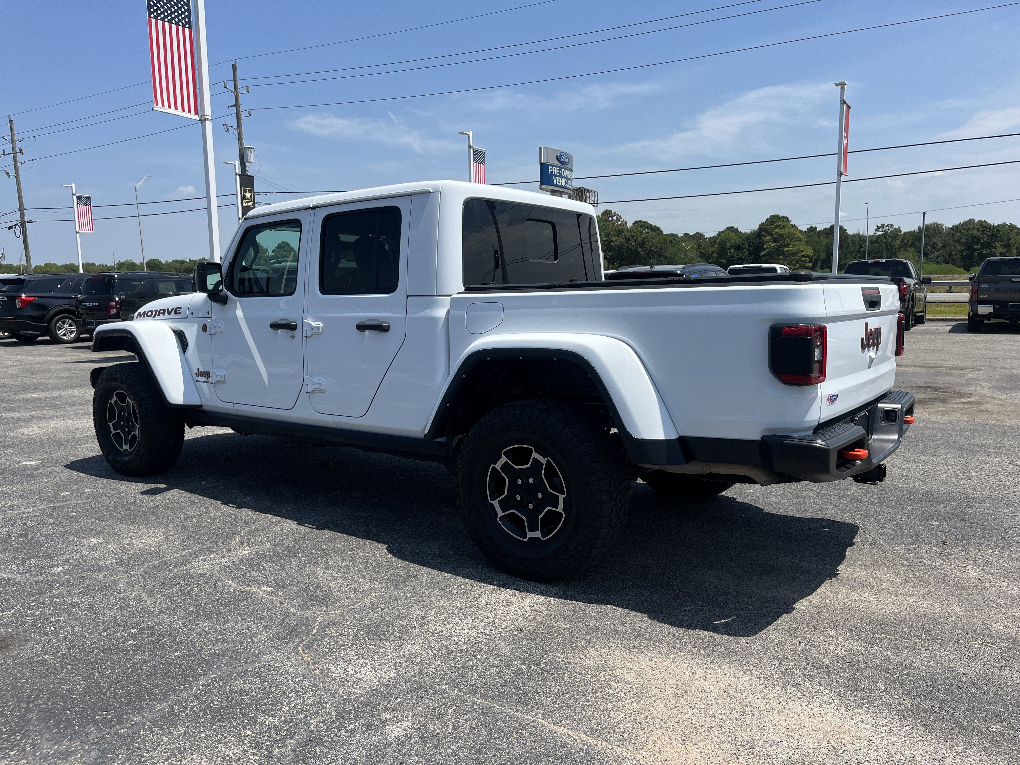 Used 2023 Jeep Gladiator Mojave w/ LED Lighting Group AWD/4WD image 5