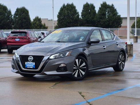 Used 2020 Nissan Altima 2.5 SL FWD image 2