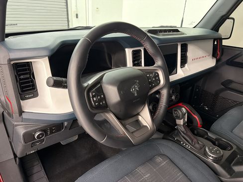 Used 2025 Ford Bronco Heritage Edition AWD/4WD image 4