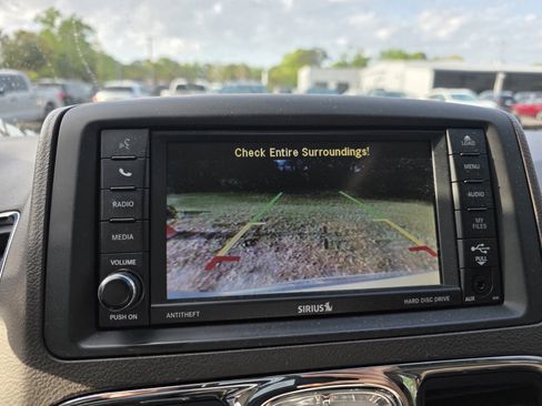 Used 2015 Chrysler Town & Country Limited Platinum image 16