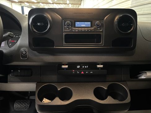 Used 2019 Mercedes-Benz Sprinter 4x4 144 image 18
