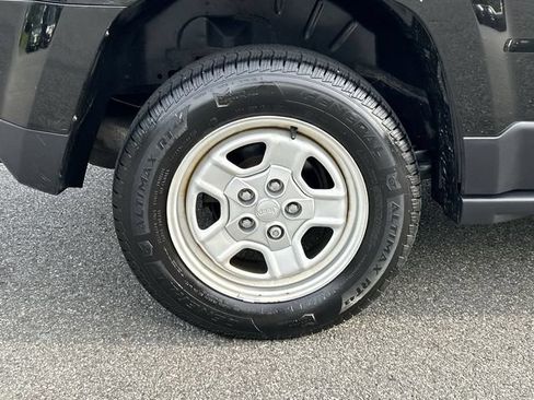 Used 2017 Jeep Patriot Sport AWD/4WD image 12
