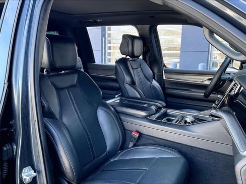 Used 2023 Jeep Wagoneer Series II w/ Premium Group I image 9