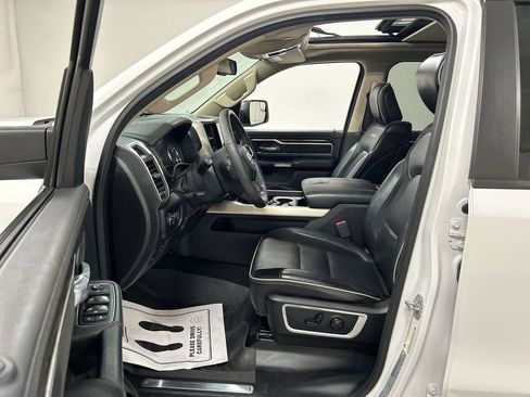 Used 2019 RAM 1500 Laramie AWD/4WD image 9