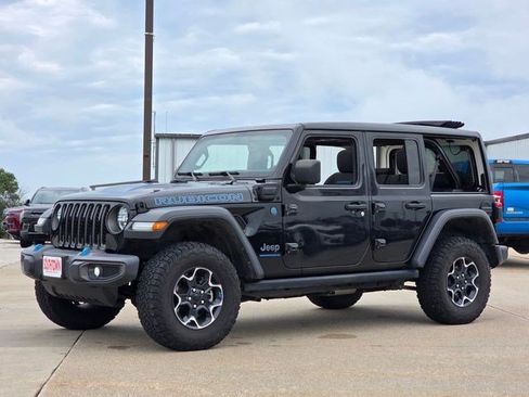 Used 2023 Jeep Wrangler Unlimited Rubicon 4xe w/ Cold Weather Group AWD/4WD image 3