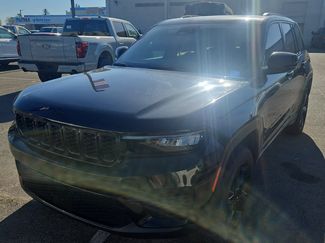 Used 2023 Jeep Grand Cherokee Altitude AWD/4WD video 1