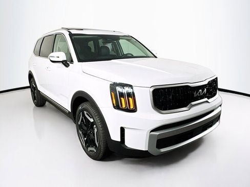 Used 2025 Kia Telluride EX w/ EX Captain's Chair Package AWD/4WD image 3
