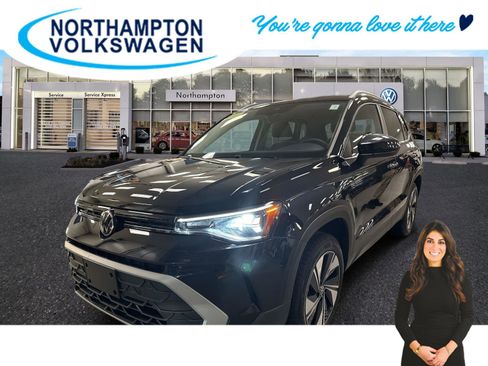 New 2026 Volkswagen Taos SE image 1