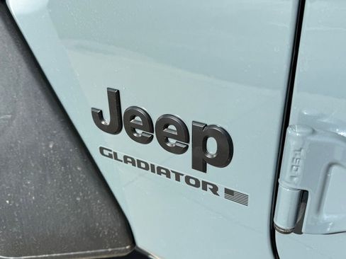 New 2025 Jeep Gladiator Sport image 12