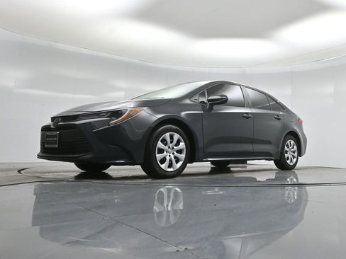 Used 2024 Toyota Corolla LE image 44