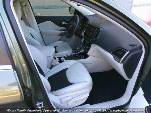 Used 2021 Jeep Cherokee Latitude Plus image 30