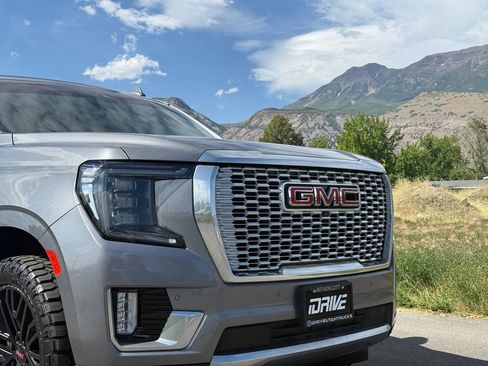Used 2021 GMC Yukon XL Denali w/ Denali Premium Package AWD/4WD image 17