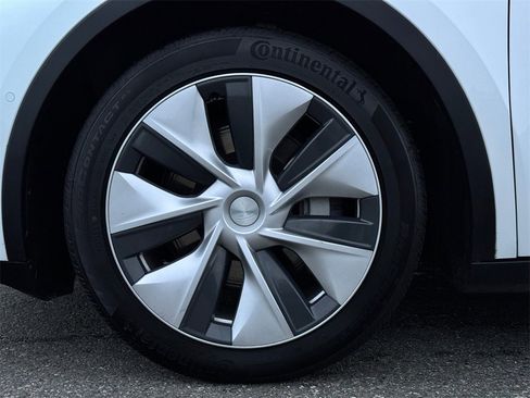 Used 2021 Tesla Model Y Long Range image 22