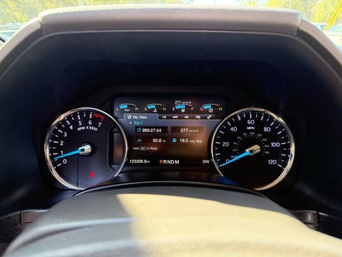 Used 2018 Ford Expedition XLT w/ Equipment Group 202A RWD image 23