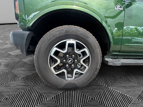 Used 2023 Ford Bronco Outer Banks AWD/4WD image 9