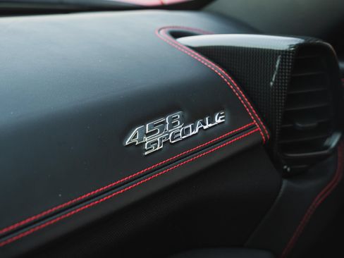 Used 2015 Ferrari 458 Speciale Coupe RWD image 63