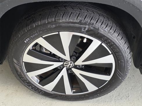 Used 2022 Volkswagen Taos SE image 33