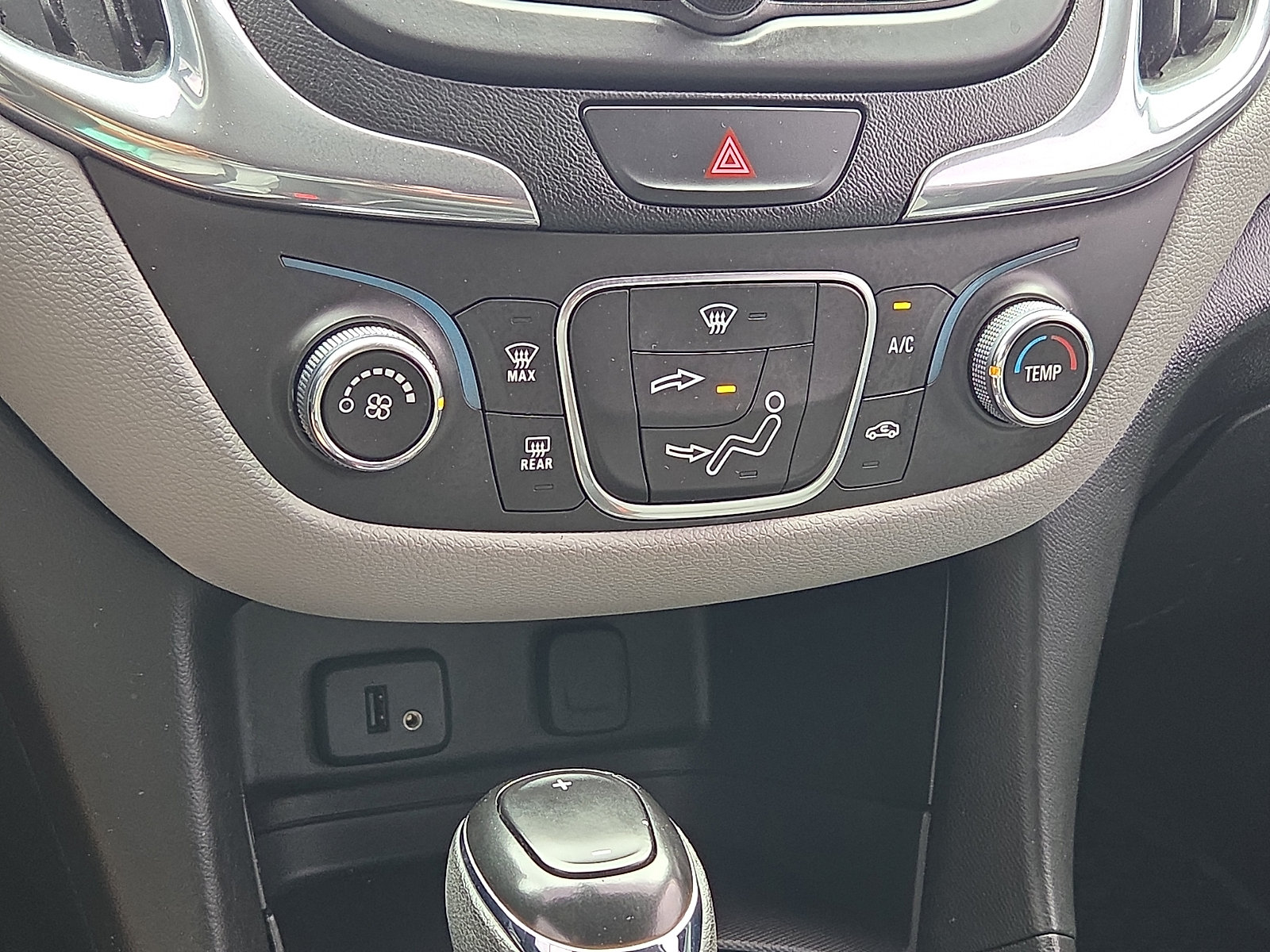 Used 2018 Chevrolet Equinox LS FWD image 18