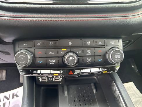 Used 2025 Dodge Durango GT image 12