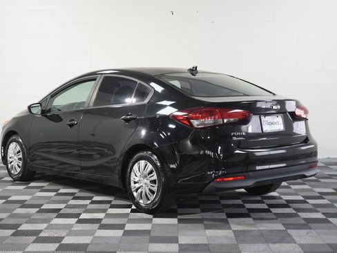 Used 2017 Kia Forte LX FWD image 3
