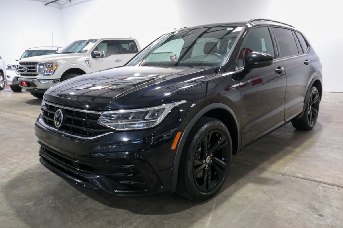 Used 2023 Volkswagen Tiguan SE R-Line FWD image 5