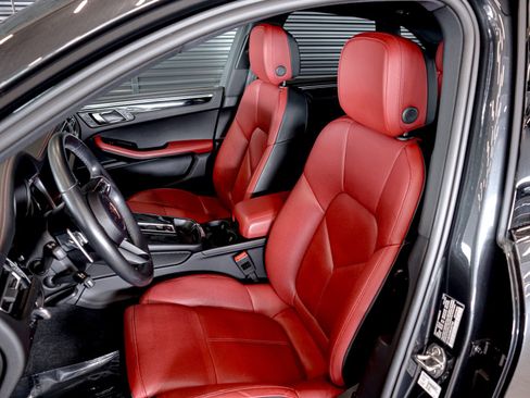 Certified 2024 Porsche Macan S AWD/4WD image 5