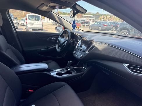 Used 2018 Chevrolet Malibu LT image 5