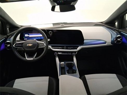 Used 2025 Chevrolet Equinox EV LT w/ Convenience Package image 20