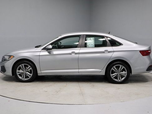 Used 2024 Volkswagen Jetta SE image 9