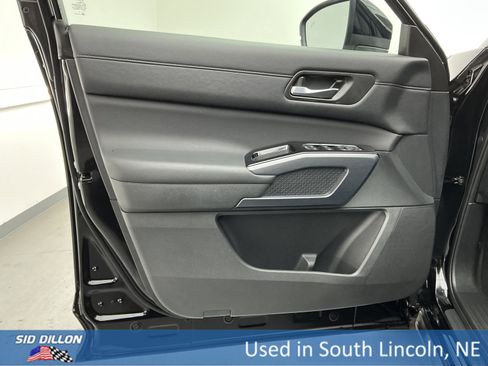 Used 2025 Nissan Pathfinder SL w/ SL Premium Package image 16