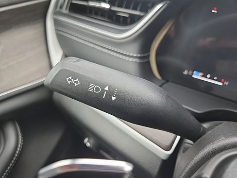 New 2025 Jeep Grand Cherokee L Limited w/ Luxury Tech Group II image 42