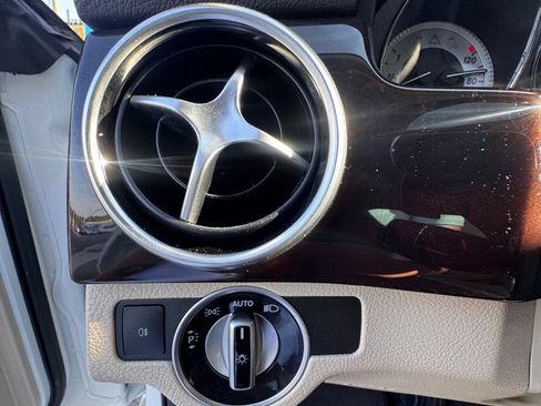 Used 2015 Mercedes-Benz GLK 350 4MATIC image 16