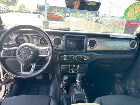 Used 2018 Jeep Wrangler Unlimited Sahara image 13