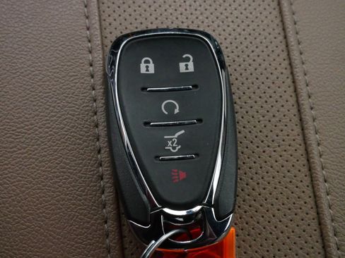 Used 2022 Chevrolet Traverse Premier image 35