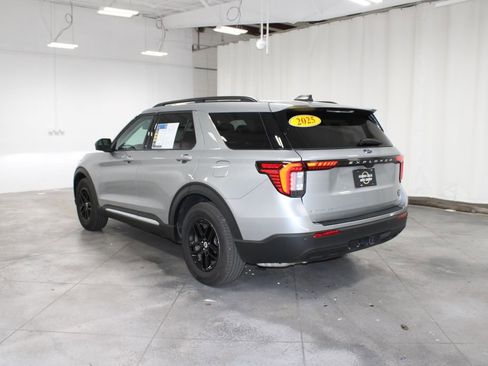 Used 2025 Ford Explorer Active image 7