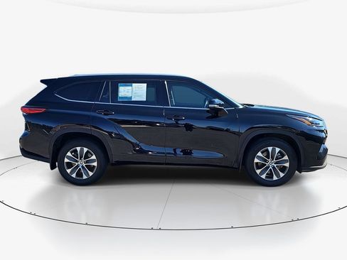 Used 2022 Toyota Highlander XLE image 4