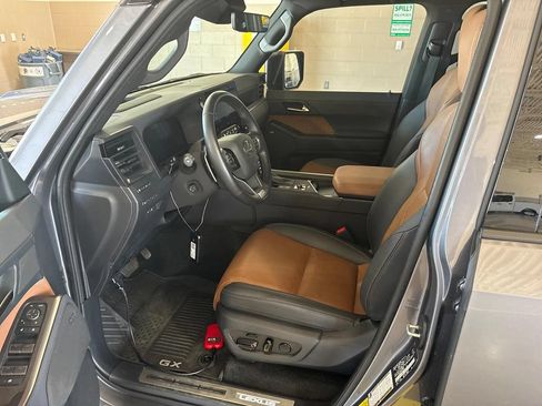 Used 2024 Lexus GX 550 w/ Accessory Package (Z1) AWD/4WD image 9
