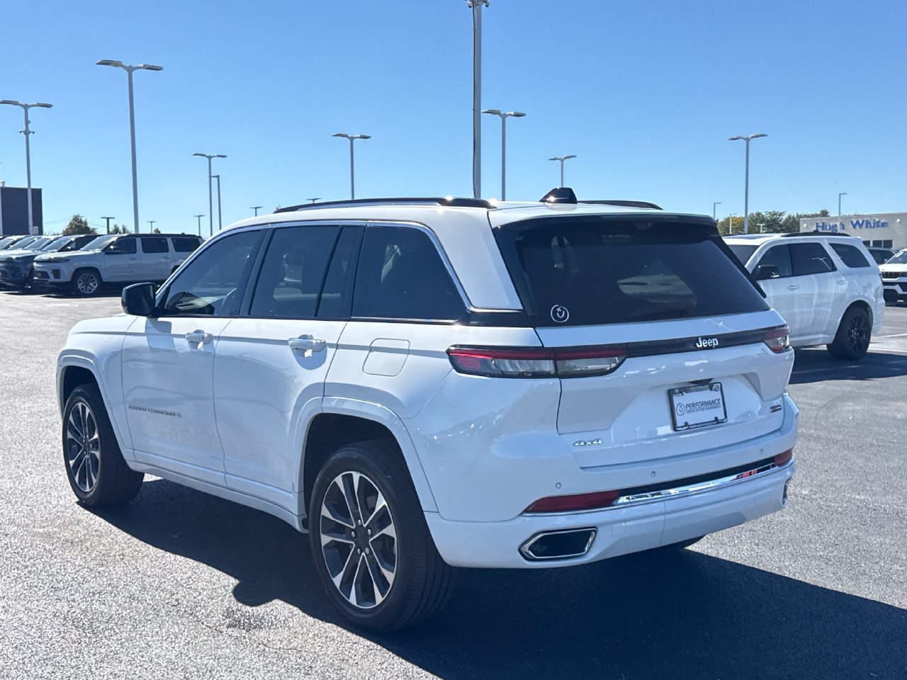 Used 2023 Jeep Grand Cherokee Overland w/ Luxury Tech Group IV AWD/4WD image 5